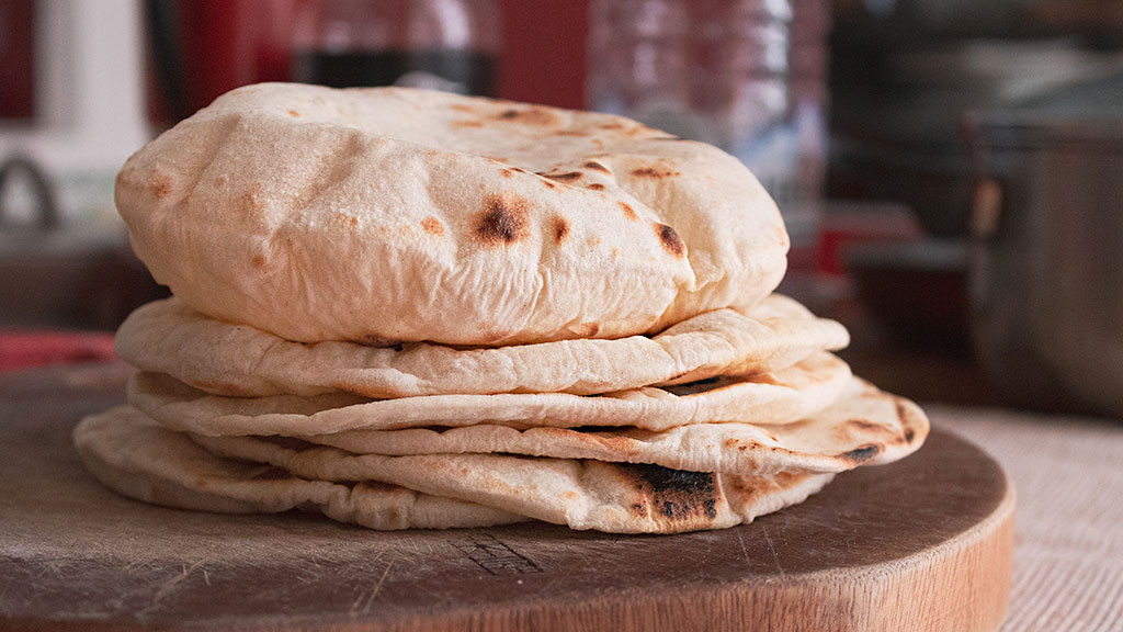   Indian Flatbread Chapati italiane italiane pot italiane italiane 