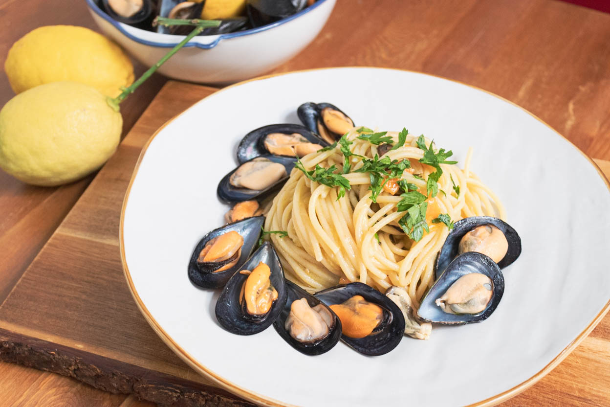   Spaghetti with mussels and tomatoes ricette ricette italiane italiane ricette 